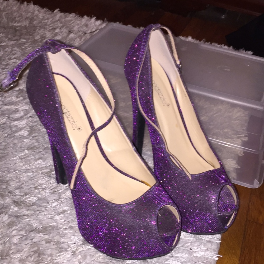 Purple sparkle pumps